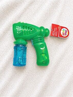 Green Bubble Blast Bubble Gun with Blue Bubble Solution